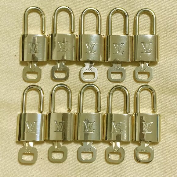 LOUIS VUITTON LV 10 SET PADLOCK KEY CHARM CADENA GOLD-PLATED FRANCE - Picture 1 of 4